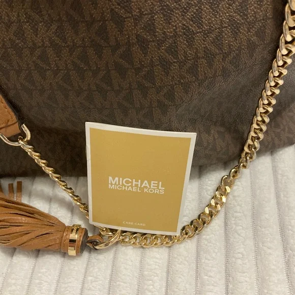 Micheal Kors Purse - Picture 15 of 16